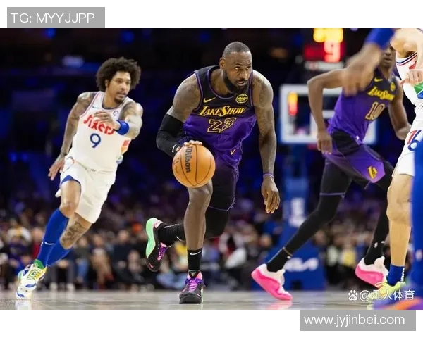 国王队与76人队激战正酣比分胶着双方争夺胜利的精彩瞬间回顾